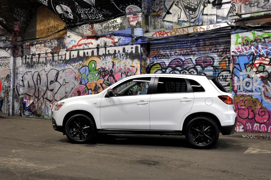  Mitsubishi ASX Black 2011 года  (UK) (фото 101 из 109)